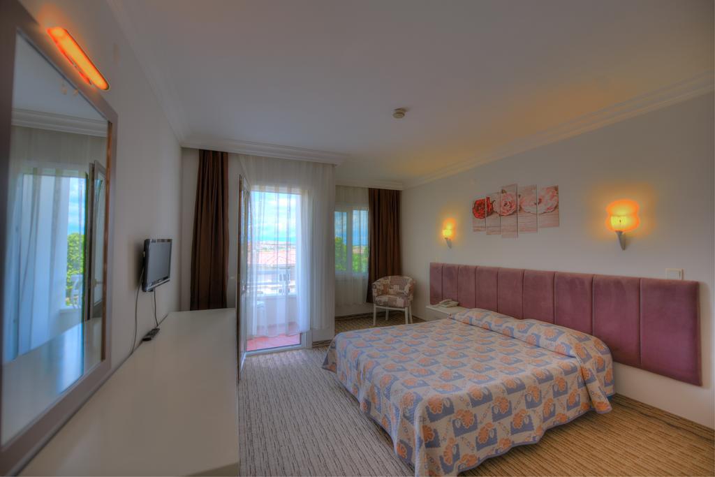 Alder Hotel Айвалык Экстерьер фото
