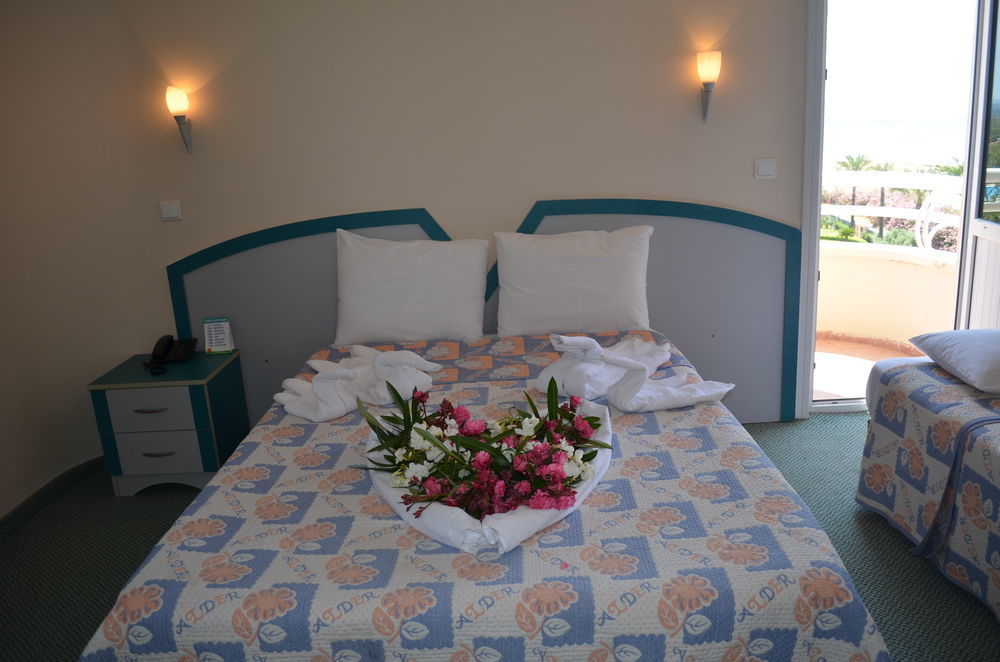 Alder Hotel Айвалык Экстерьер фото