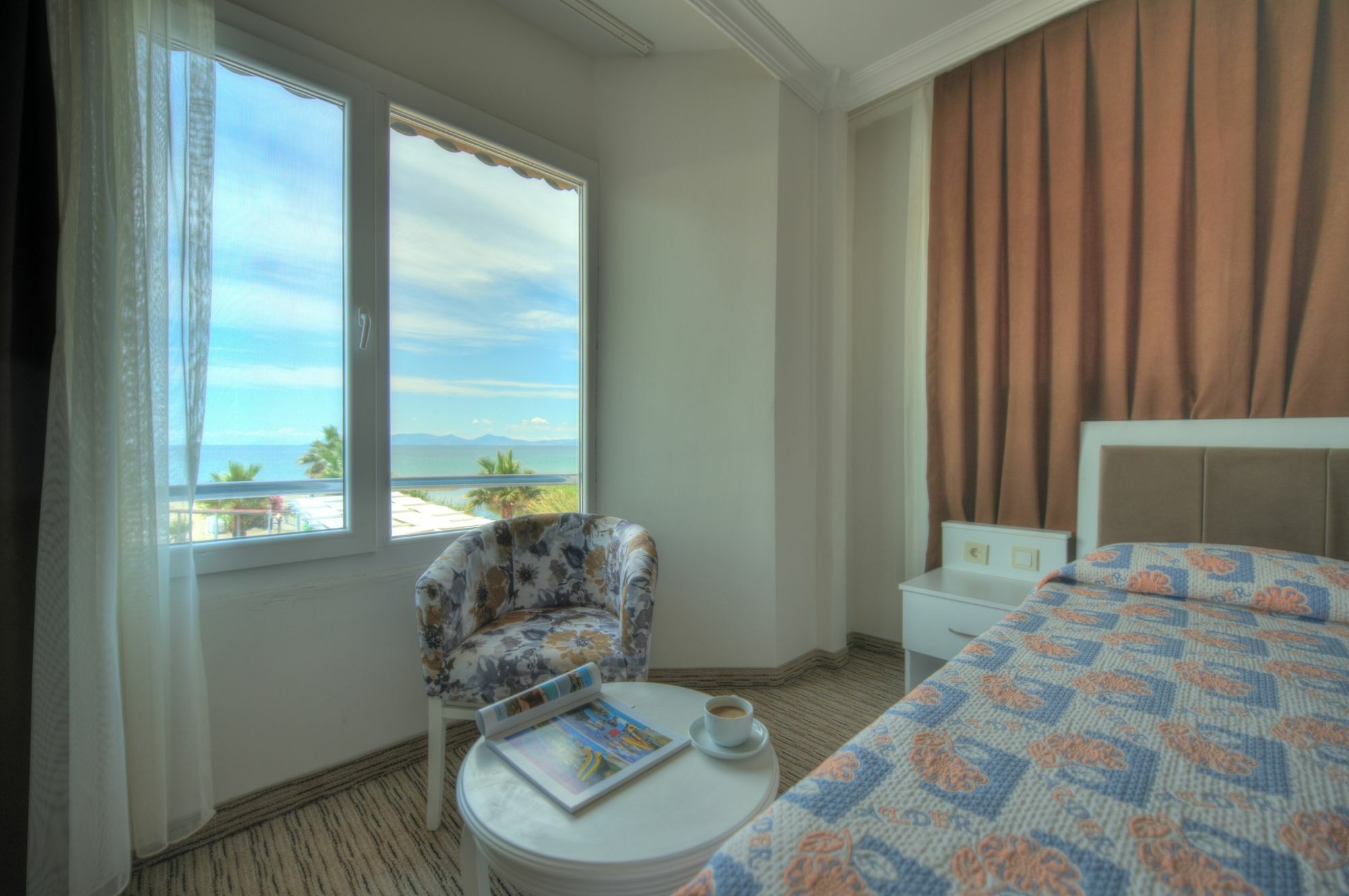 Alder Hotel Айвалык Экстерьер фото
